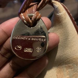 Dooney&Burke| tan-brown bucket bag